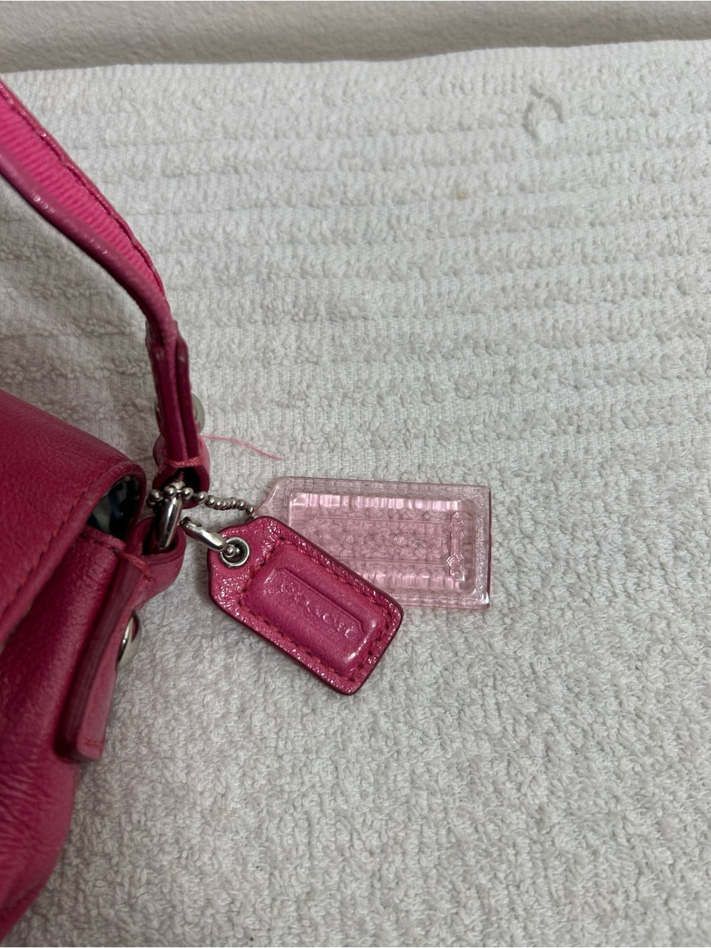 Coach Poppy Hot Pink Leather Shoulder Bag with Front Zip and Ring Accent - Picture 4 of 9